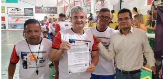 Embaixada do Projeto Club Resgate empossa dois novos embaixadores e faz doação