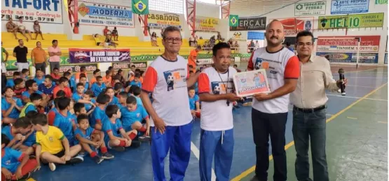 Embaixada do Projeto Club Resgate empossa dois novos embaixadores e faz doação