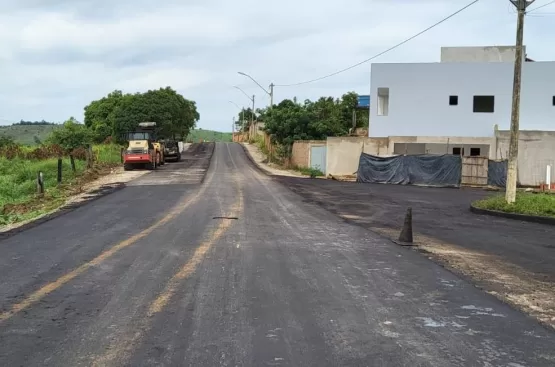 Asfalto do trevo de Itanhém à saída para Batinga já está sendo construído