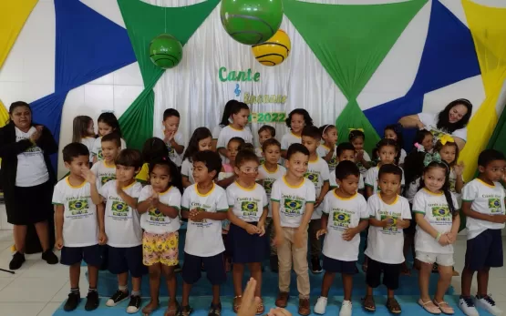 Em ritmo de Copa do Mundo, o Centro Municipal de Educação de Itanhém apresenta o Cante & Encante 