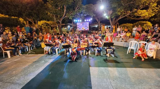 Celebrando a Magia do Natal: 1ª Cantata do Projeto Tocando com Rotary Ilumina a Praça Castro Alves