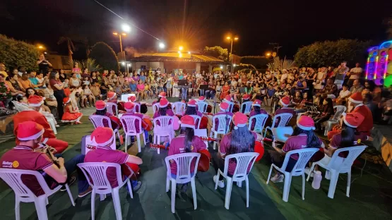 Celebrando a Magia do Natal: 1ª Cantata do Projeto Tocando com Rotary Ilumina a Praça Castro Alves