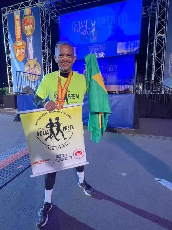 Atleta de Itanhém, Elverson Santos, Brilha nos Estados Unidos com Medalhas em Maratonas