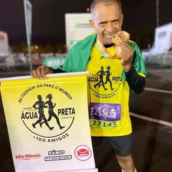 Atleta de Itanhém, Elverson Santos, Brilha nos Estados Unidos com Medalhas em Maratonas