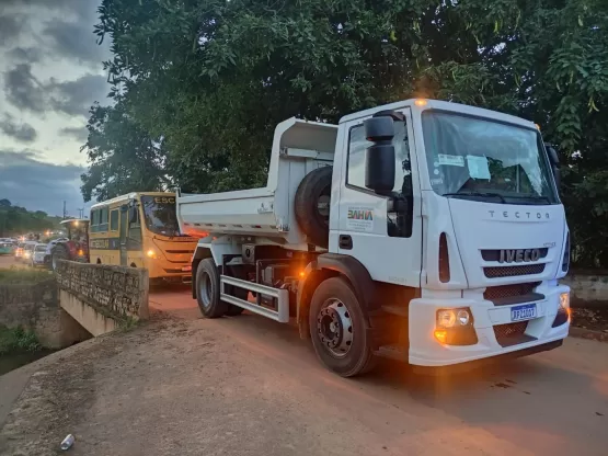 Prefeito Mildson Medeiros entrega caçamba nova para comunidade de Ibirajá