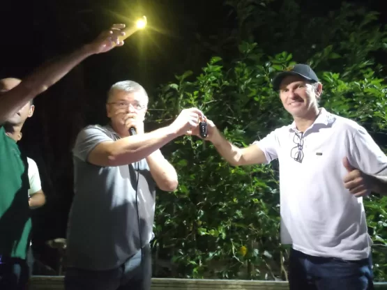 Prefeito Mildson Medeiros entrega caçamba nova para comunidade de Ibirajá