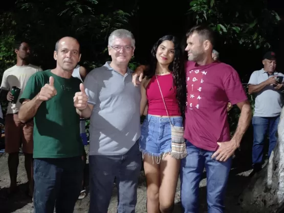 Prefeito Mildson Medeiros entrega caçamba nova para comunidade de Ibirajá