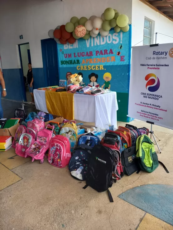  Rotary Club de Itanhém Distribui Materiais Escolares na Escola Municipal Rui Santos