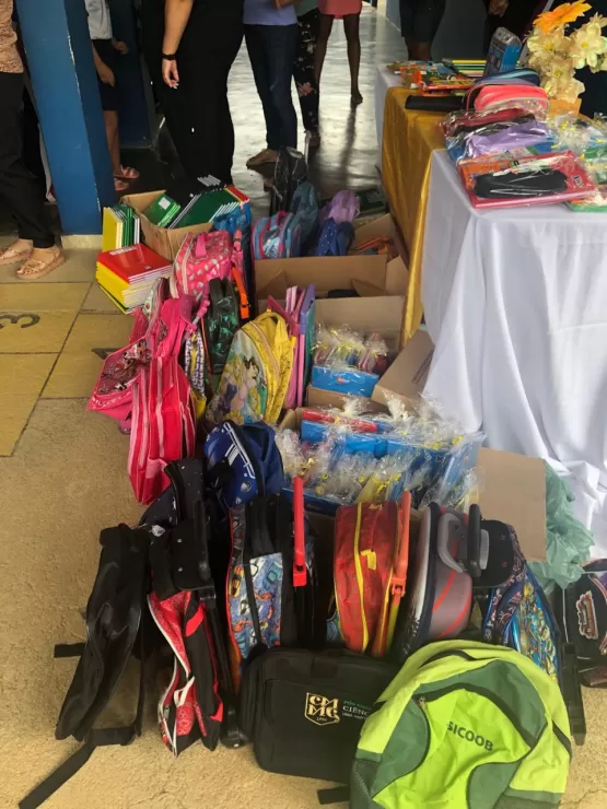  Rotary Club de Itanhém Distribui Materiais Escolares na Escola Municipal Rui Santos