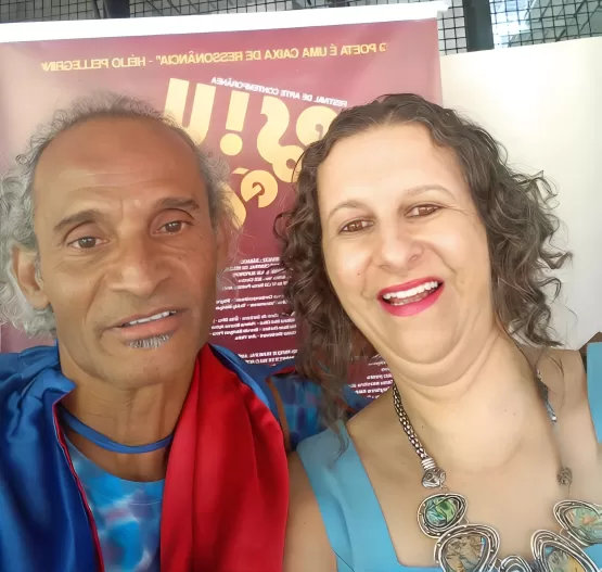 Glaucimere Vitório recita poema zarfeguiano durante 6º Psiu Poético de Beagá