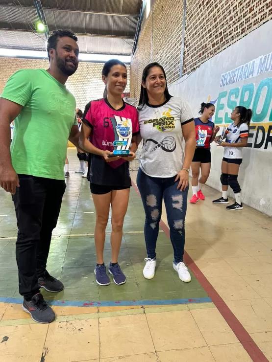 Desempenho Notável das Equipes de Voleibol de Itanhém no 3º Grand Prix de Pedra Azul