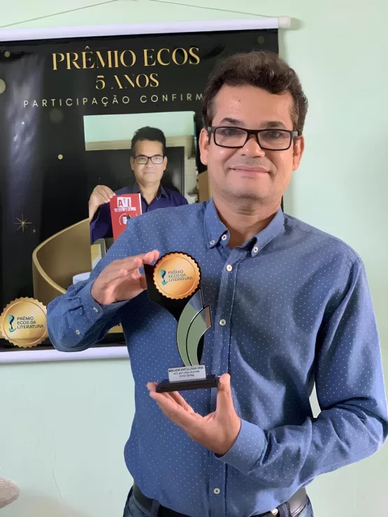 Vídeo - Almir Zarfeg recebe Troféu Arte em Movimento em evento concorrido no Rio de Janeiro