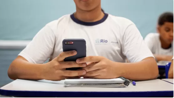 Projeto de Restrição ao Uso de Celulares em Escolas Avança com Alterações