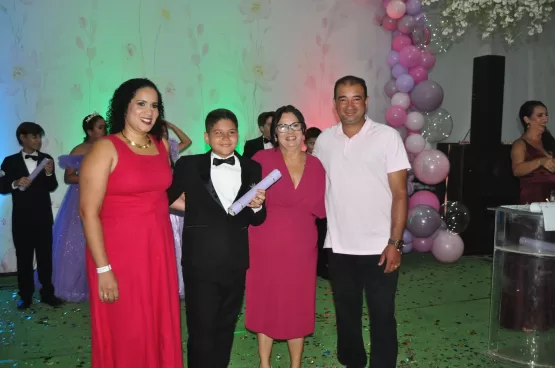 Dia 11 de dezembro de 2024, o Centro de Convenções foi palco de um momento único e emocionante: a formatura da 34ª turma do 5º ano do Instituto Educacional Crescer