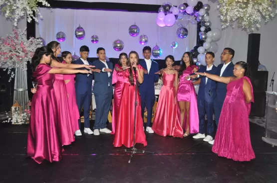 Primeira Turma do Novo Ano do Instituto Educacional Crescer Celebra Formatura em Noite Histórica e Emocionante