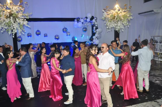 Primeira Turma do Novo Ano do Instituto Educacional Crescer Celebra Formatura em Noite Histórica e Emocionante