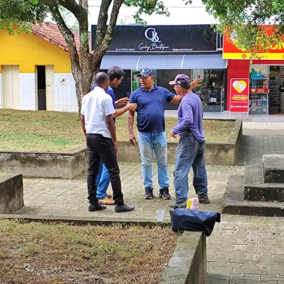 Vereador Eleito Fábio Pereira e Deusdete Mobilizam Limpeza e Preparam Praças de Ibirajá para o Natal