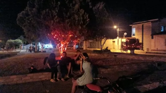 Praça de Ibirajá é Revitalizada e Ornamentada para o Natal e Ano Novo Graças a Fábio, Deusdete e Apoiadores