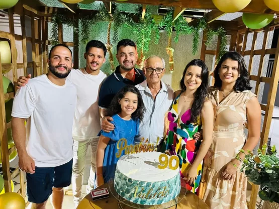 Homenagens e Emoção Marcam Comemoração dos 90 Anos de Valdete Tavares 