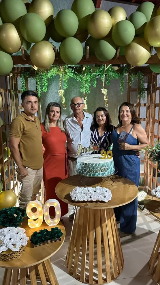 Homenagens e Emoção Marcam Comemoração dos 90 Anos de Valdete Tavares 