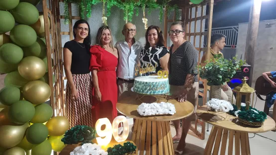 Homenagens e Emoção Marcam Comemoração dos 90 Anos de Valdete Tavares 