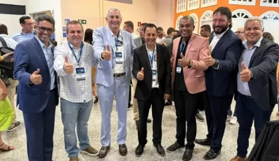 Prefeitos do Extremo Sul da Bahia participam do 8º Encontro de Prefeitos em Salvador