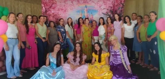 1º dia de aula no CMEI (Centro Municipal de Educação Infantil)  de itanhém encantou crianças e adultos