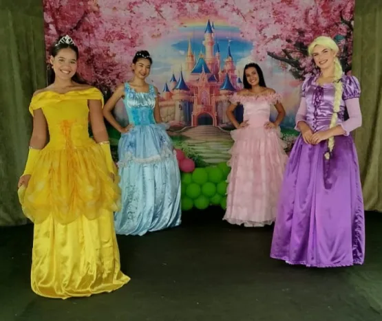 1º dia de aula no CMEI (Centro Municipal de Educação Infantil)  de itanhém encantou crianças e adultos