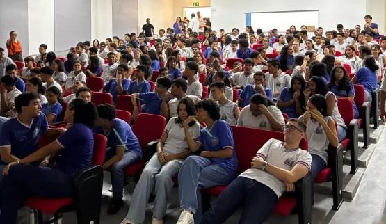 Sicoob Extremo Sul e Voluntários do Instituto Sicoob realizam palestra sobre Educação Financeira no Colégio Polivalente de Itanhém na 13ª Edição da Global Money Week