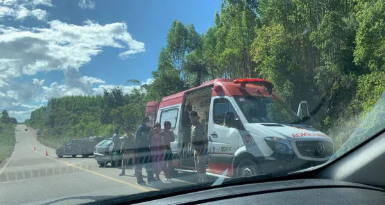 Policiais da 89ª CIPM realizam resgate em grave acidente na BA-698, em Mucuri