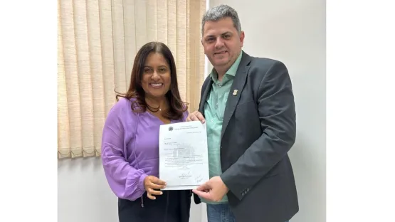 Deputada Kátia Oliveira atende pedido do vereador Renato Correia e destina ambulância para Itanhém