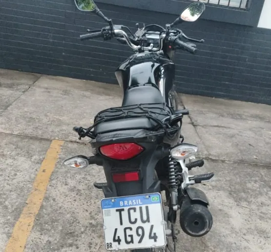 PM prende em Teixeira de Freitas dois homens suspeitos de receptação de moto furtada em MG