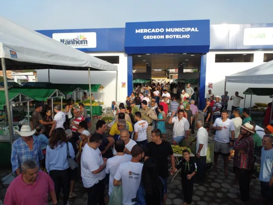 Prefeitura de Itanhém reinaugura Mercado Municipal Gedeon Botelho e celebra retorno da feira livre no local