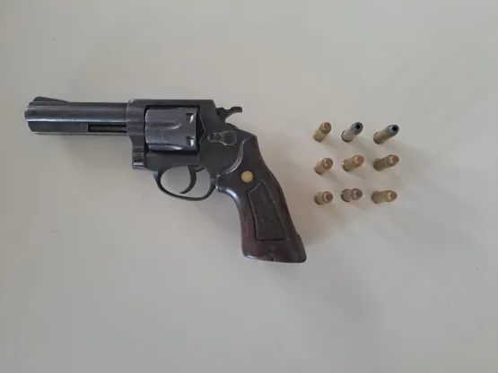PMBA REALIZA AÇÃO DE COMBATE AO CRIME E PRENDE PESSOA POR PORTE ILEGAL DE ARMA DE FOGO