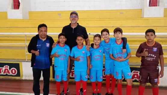 Projeto Resgate entrega 75 kits de materiais esportivos aos seus atletas em Itanhém