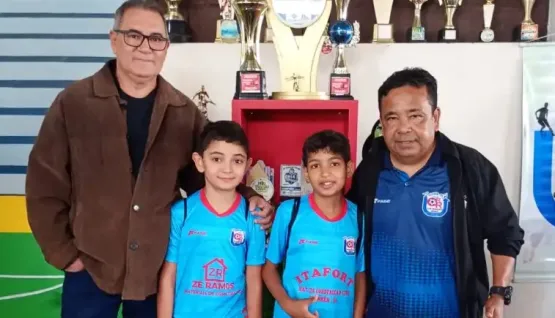 Projeto Resgate entrega 75 kits de materiais esportivos aos seus atletas em Itanhém