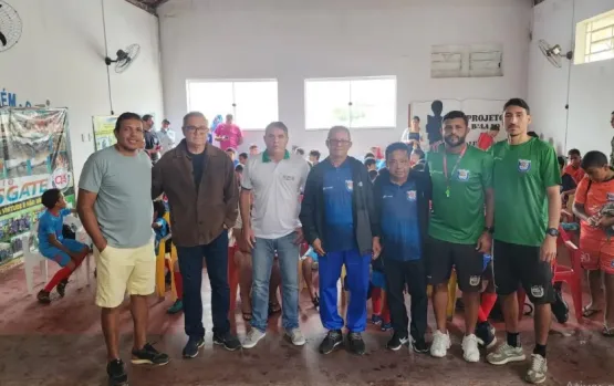 Projeto Resgate entrega 75 kits de materiais esportivos aos seus atletas em Itanhém