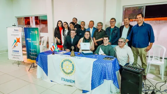 Rotary Club de Itanhém empossa novo presidente em noite de homenagens e companheirismo