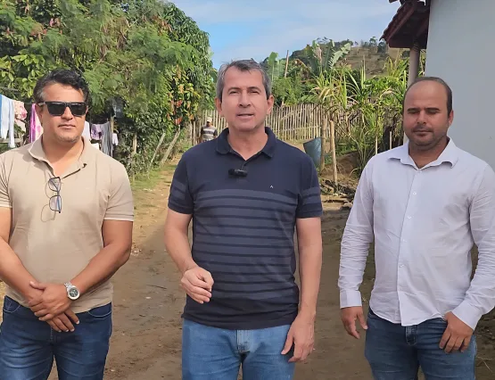 Prefeito Bemtivi e presidente da Câmara Paulinho Correia acompanham início de obras de calçamento na Vila São José