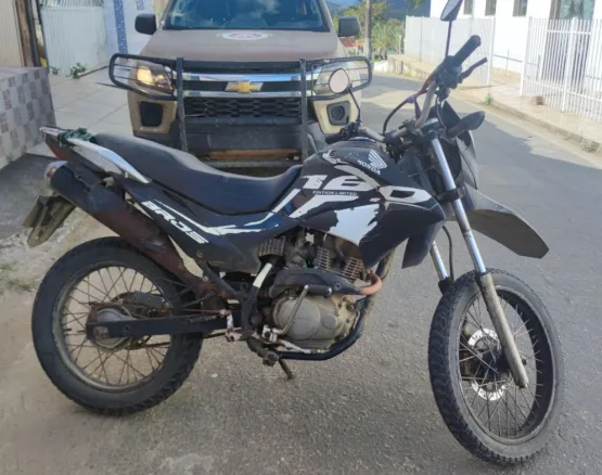 PM apreende motocicleta com restrição de roubo em Vereda