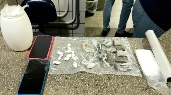 Três suspeitos de tráfico de drogas são presos no interior de Itanhém por policiais do PETO