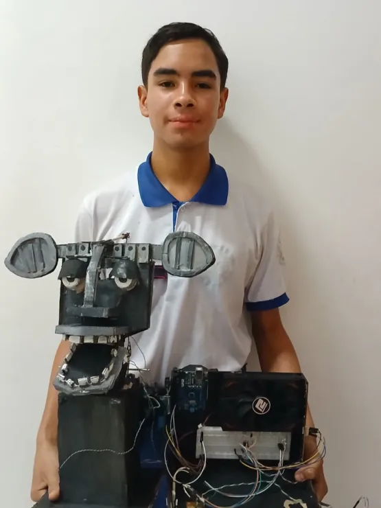 Aluno Do 9º Ano De Vereda (BA) Cria Androide Com Movimentos Humanos