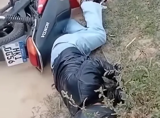 Motociclista é encontrado morto ao lado da moto em Itanhém Motociclista é encontrado morto ao lado da moto em Itanhém