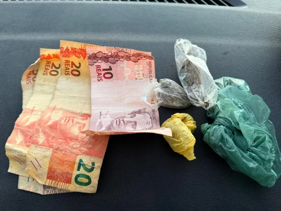 PMBA apreende 07 armas de fabricação artesanal, simulacros e entorpecentes em Alcobaça