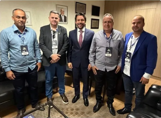 Vereadores articulam emenda parlamentar para Itanhém durante evento que participam em Brasília