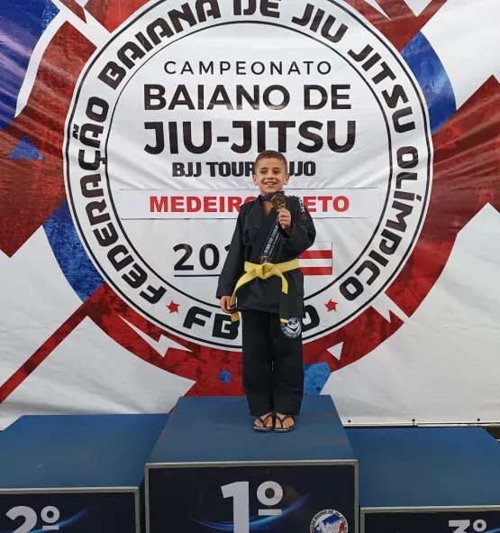 Escola de Jiu-jitsu Pinheiros Family Brilha no Campeonato Baiano e Conquista Título por Equipes