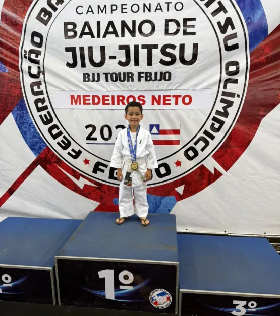 Escola de Jiu-jitsu Pinheiros Family Brilha no Campeonato Baiano e Conquista Título por Equipes