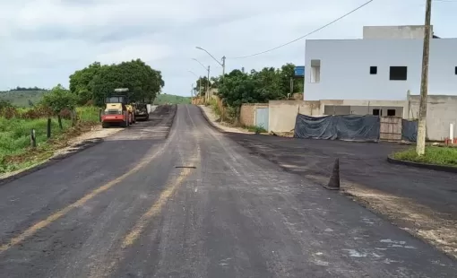 Asfalto do trevo de Itanhém à saída para Batinga já está sendo construído