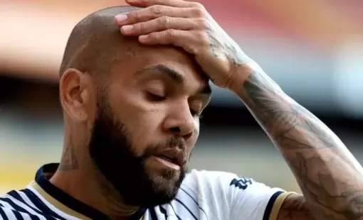 Culpado  - Daniel Alves e condenado a quatro anos e seis meses de prisão 