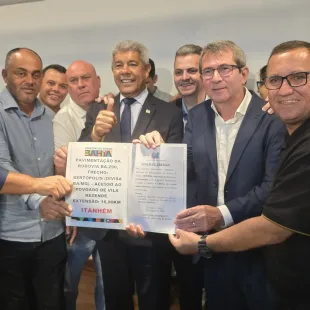 Das Mãos Do Governador Jerônimo Para Itanhém: Ordem De Serviço Da 2ª Etapa Da BA-290 É Assinada Em Salvador